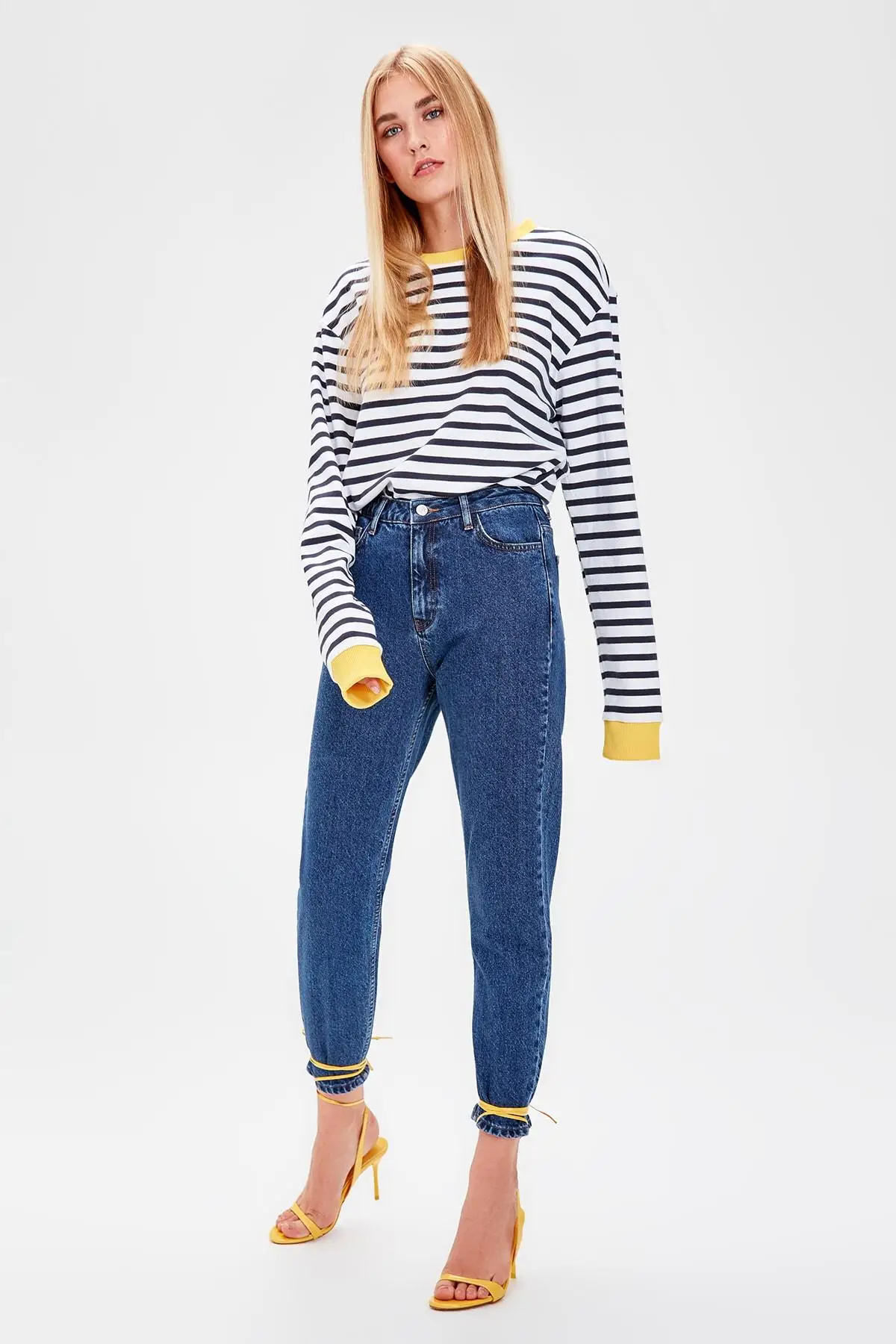 

Trendyol Indigo High Bel Mom Jeans TWOAW20JE0129