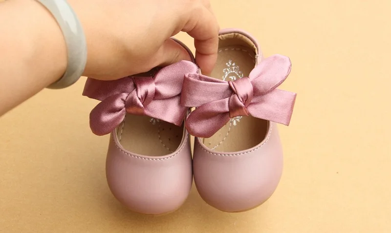 Детская нескользящая Мягкая обувь для девочек из искусственной кожи однотонная обувь принцессы с круглым бантом для Новорожденные Девочки Малыши