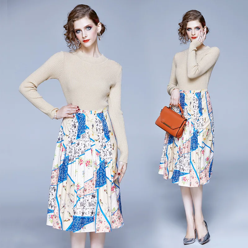 

Large Austrian WOMEN'S Dress Long Sleeve Gold Half-Turtle-Neck Sweater + Elastic Waist Contrast Color Pleated Skirt-Style Case