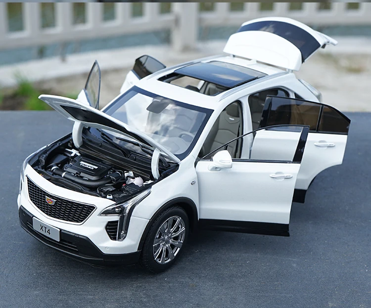 Литая 1:18 Cadillac XT4 дилер издание Коллекционная модель автомобиля SUV с небольшим подарком