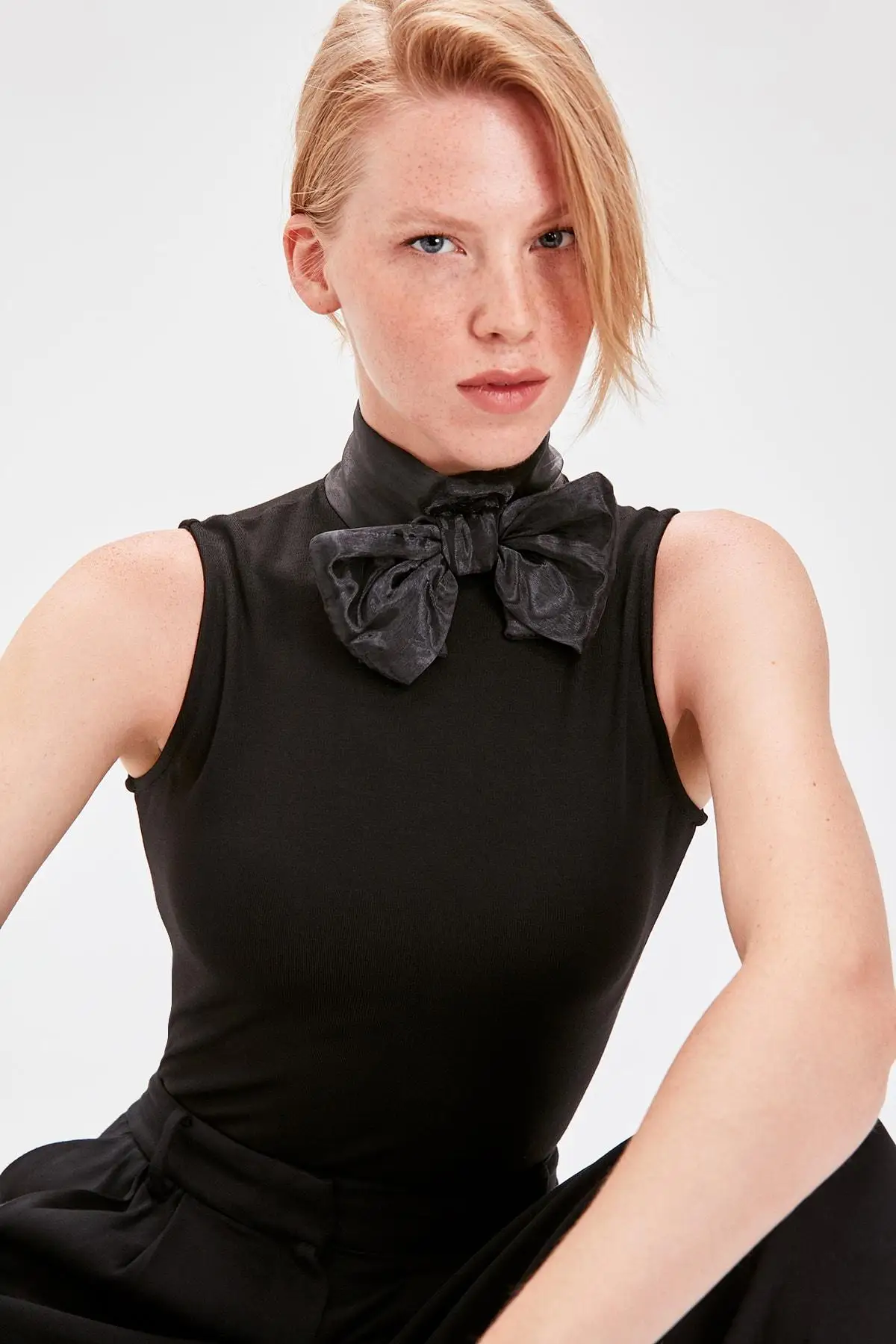 

Trendyol Black Organza Collar Detaylı Örme Body TWOAW20BD0009