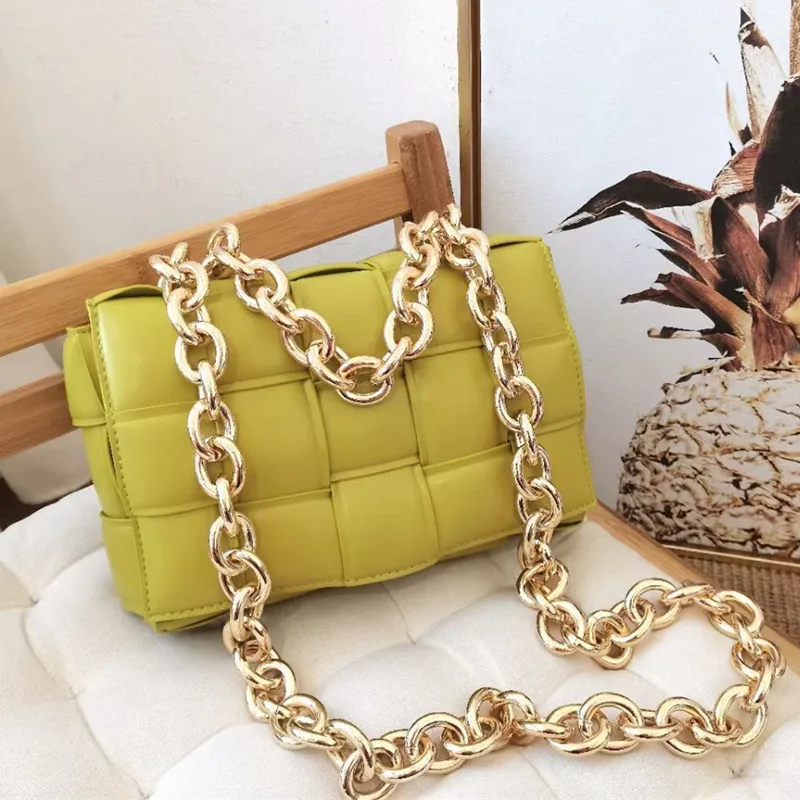 Bolso de hombro con cadena de Metal grueso para mujer, bandolera cuadrada tejida suave, a la moda, con personalidad, de alta calidad