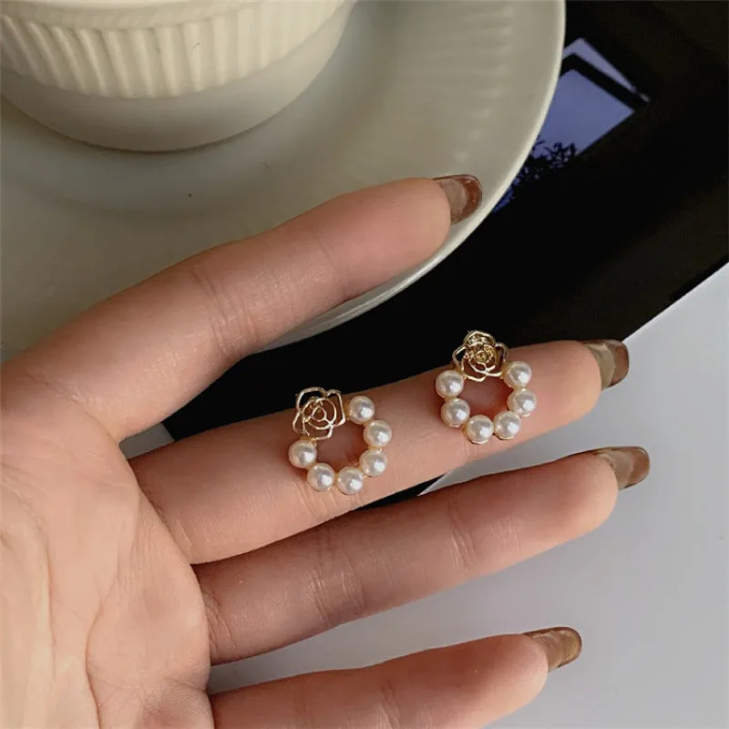 

2020 Korean Fashion Exquisite Small Imitation Pearl Circle Stud Earrings Temperament Sweet Girl Women's Clip On Gift Jewelry
