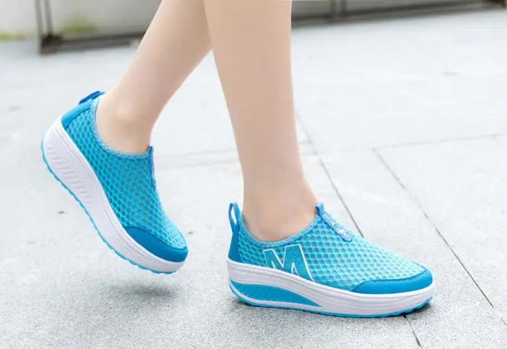 Sapatos para Mulher Malha de ar Tênis Casuais Femininos Confortáveis Esporte Moda Altura Crescente 2021 Respirável Cunhas Balanço 15 Sap. Vulcaniz. Fem.