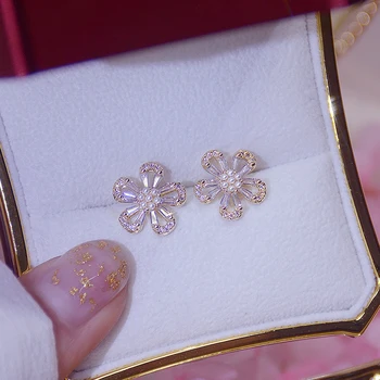 Ins Hot Sale Hollow Flower Petal Earrings for Women Exquisite Crystal Zirconia Stud Earring Wedding Jewelry Pendant for Bridal