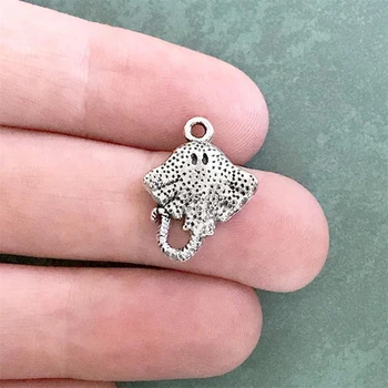 

10 Stingray Charms 20mm X 15mm Metal Tone Fish Charm Animal Charm