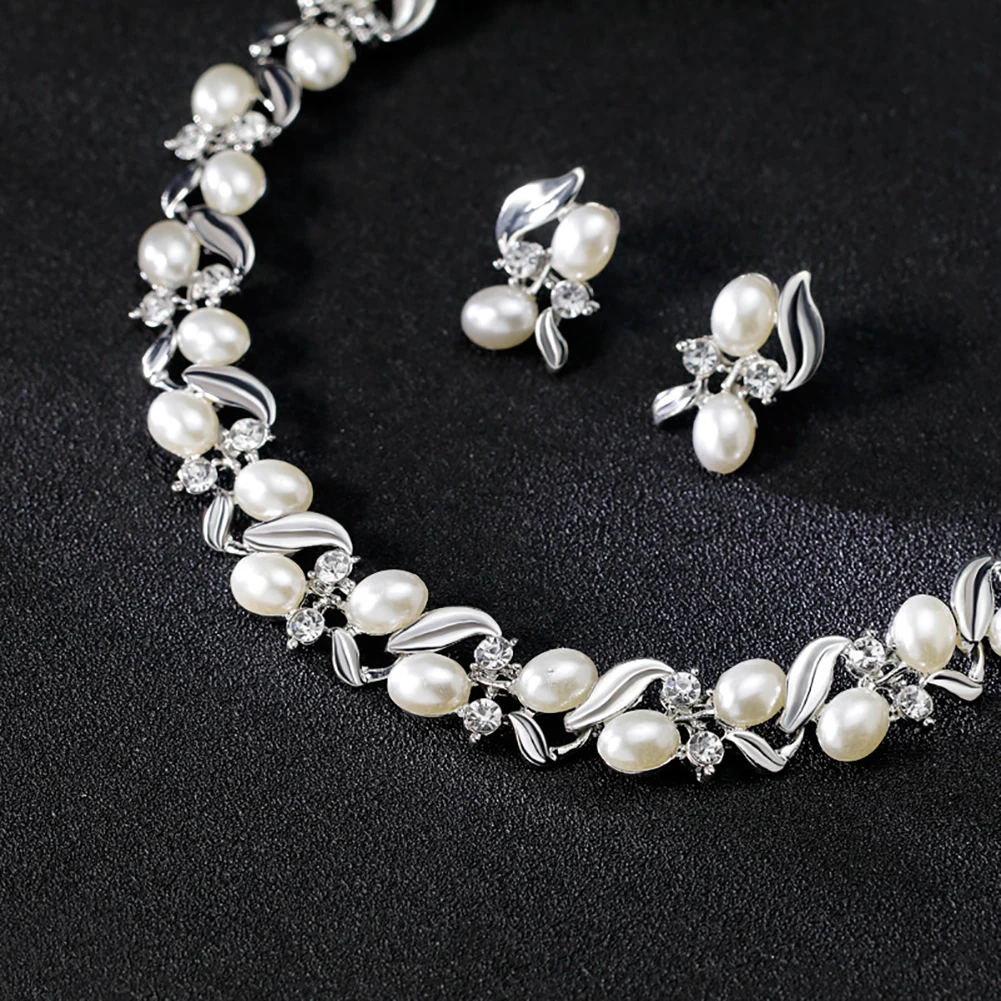 Un Blanco Perla Cristal Boda Dama De Honor Collar Y Clip en Pendiente Conjunto Nueva.