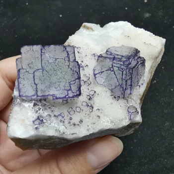 

130.4gRare natural purple fluorite cluster mineral samples