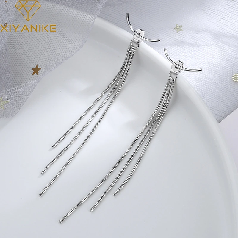 Серьги-подвески XIYANIKE серебряного цвета с улыбающимися изогнутыми кисточками