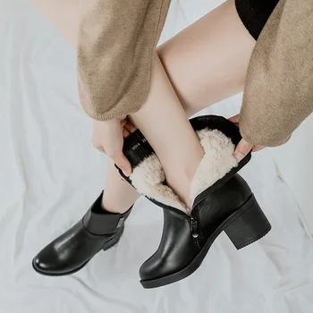 

2020 winter women's new fur one snow boots leather thick heel short tube horseshoe with zipper non-slip women's boots