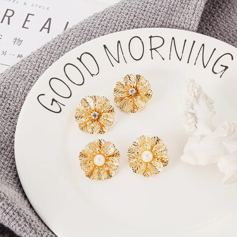 

S925 Silver Needle Korean Fashion Retro Pearl Flower Earrings Temperament Metal Texture Rhinestone Trend Earrings