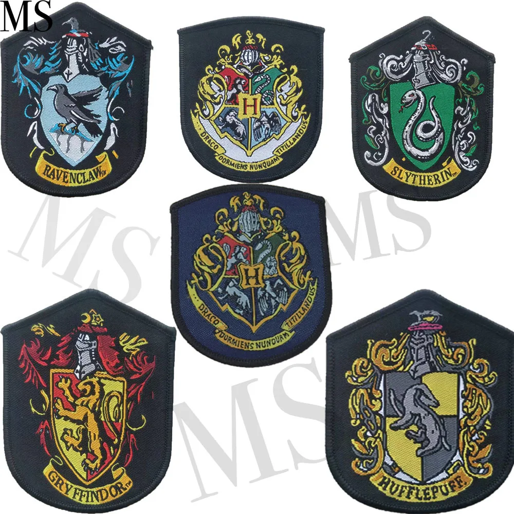 

Hogwarts Harri Potter Ravenclaw/Gryffindor/Hufflepuff/Slytherin Cosplay Scarf Magic Robe Paste School Badge Armband Embroidered