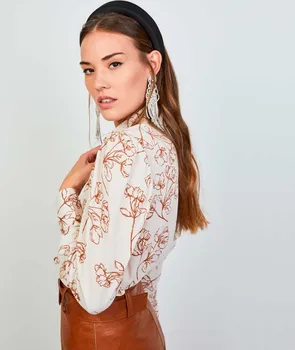 

BLOUSE WITH GEOMETRIC PRINT