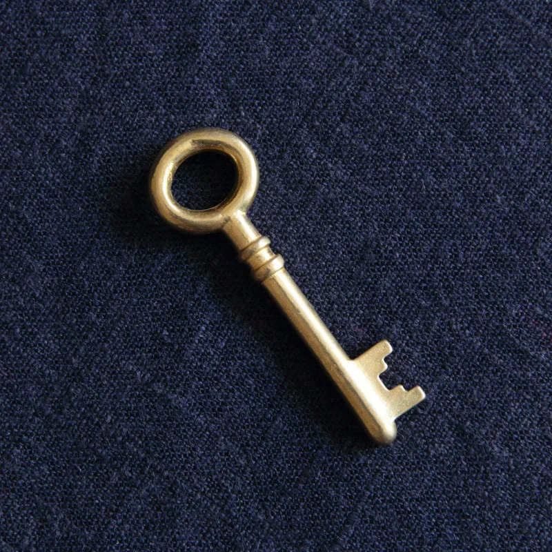brass key pendant (2)