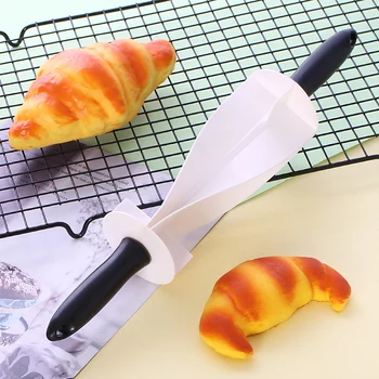 

DIY Croissant Rolling Pin Non-Stick Cutter Cake Dough Roller Baked Croissant Pastry Noodle Biscuit Baking Tools C1187 b