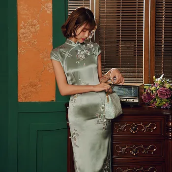 

2020 spring new retro high-end acetate satin embroidery improved cheongsam dress sweet hot rhinestone slim cheongsam Size S-4XL