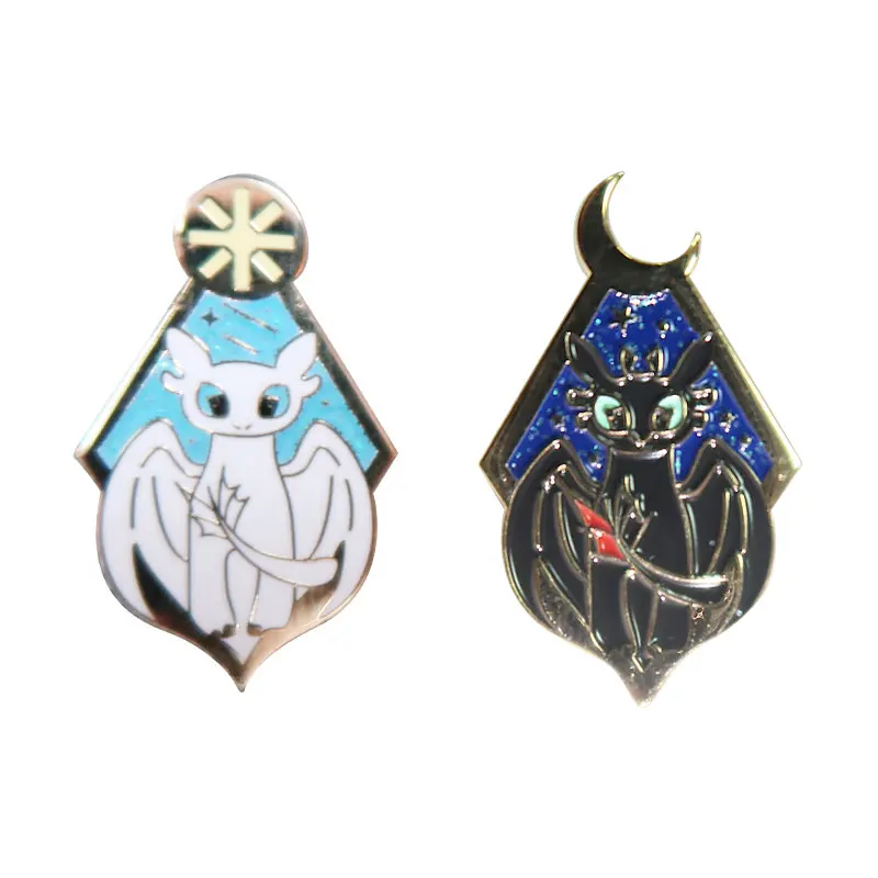 

2pcs How to Train Your Dragon 3 Pin Metal Light Night Fury Black and White Rhombus Badge Clothes Brooch Best Europe Gifts