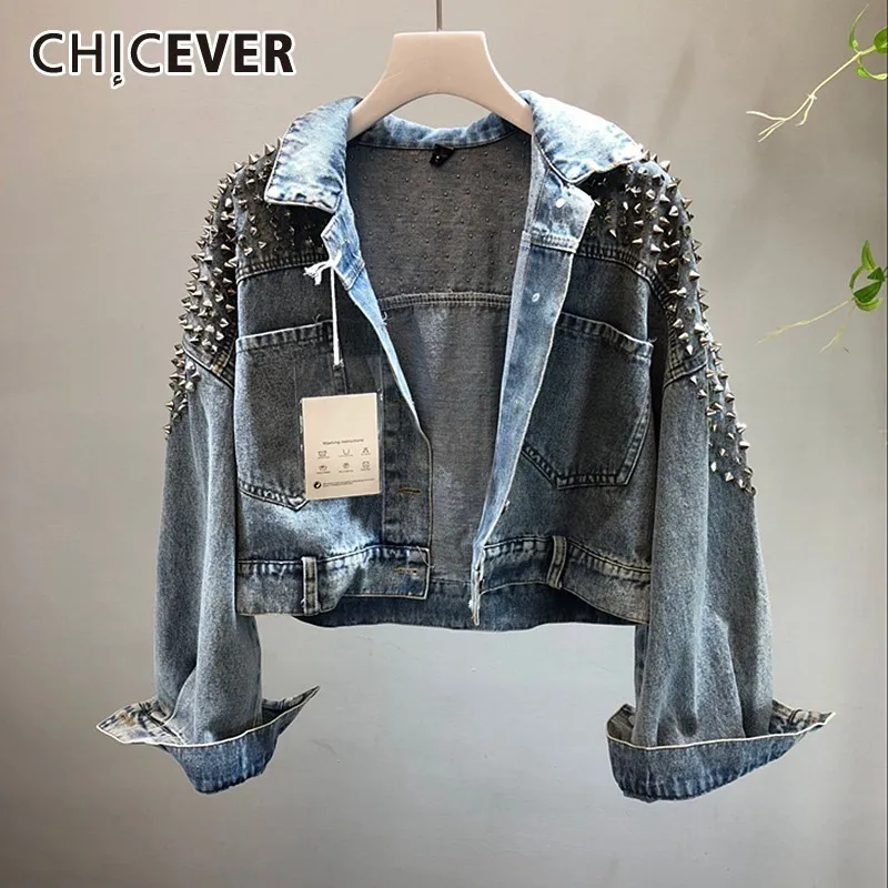CHICEVER весеннее короткое джинсовое пальто с заклепками отворотом длинным рукавом