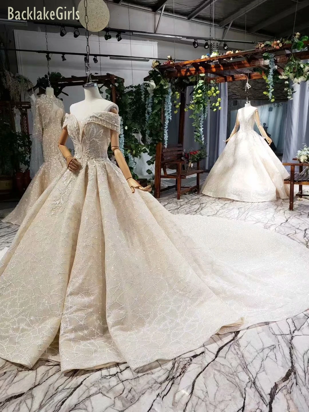 

BacklakeGirls 2019 The Latest Arabic Off Shoulder Beaded Lace Champagne Wedding Dress V-neck Bridal Gowns vestidos de matrimonio