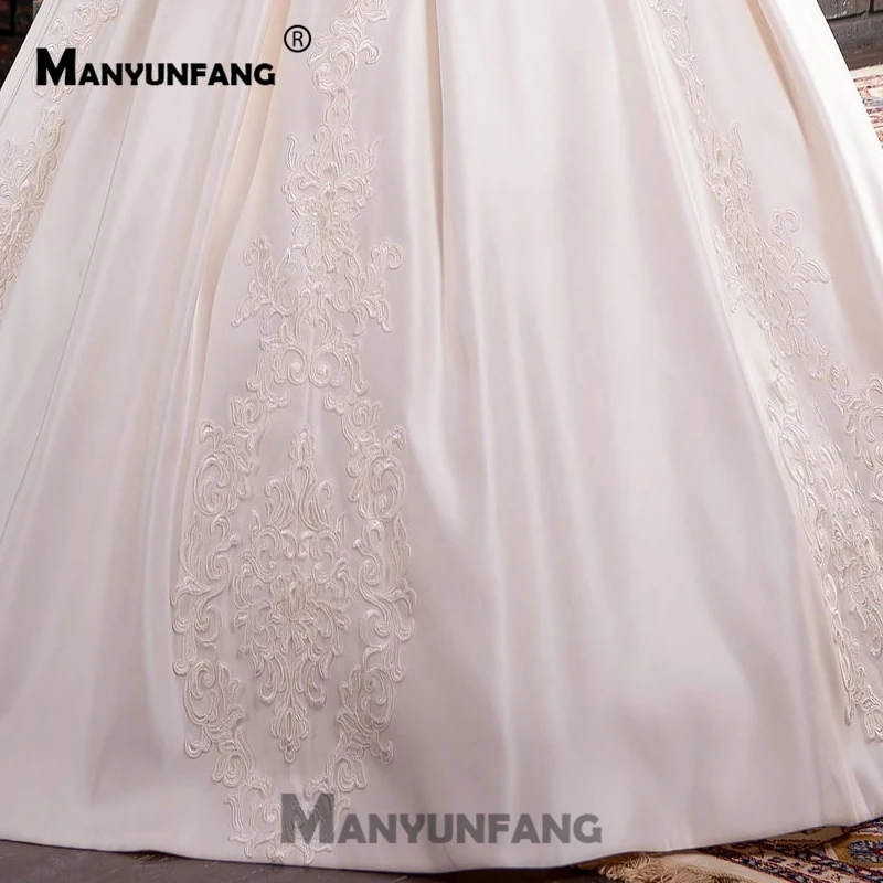 Реальная цена от плеча Hochzeit лодочка шеи цвета слоновой кости атласное свадебное платье пояс белое платье вышивка кружева турецкие