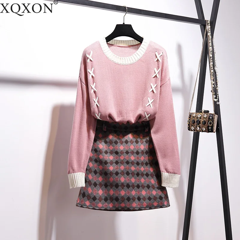 

2019 Winter Suit Women Pink Long-Sleeved Sweater & Plaid Wloon Skirts Two-Piece Set Knitwear Top Outfit