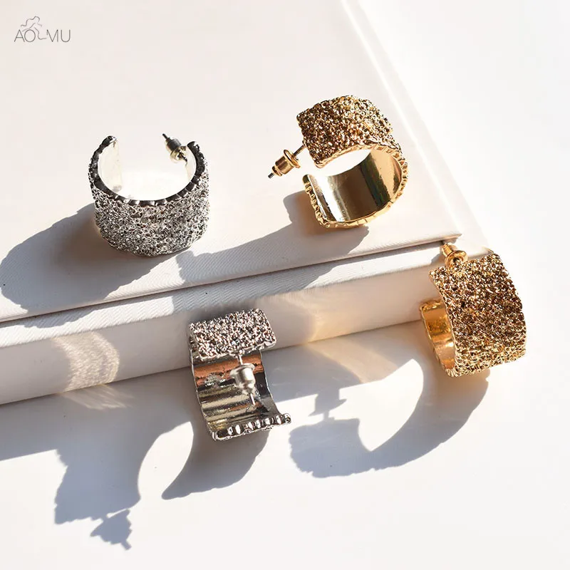 

AOMU Fashion Simple Japanese Korean C-Shaped Curved Metal Gold Silver Irregular Surface Stud Earrings for Women Gifts Jewelry