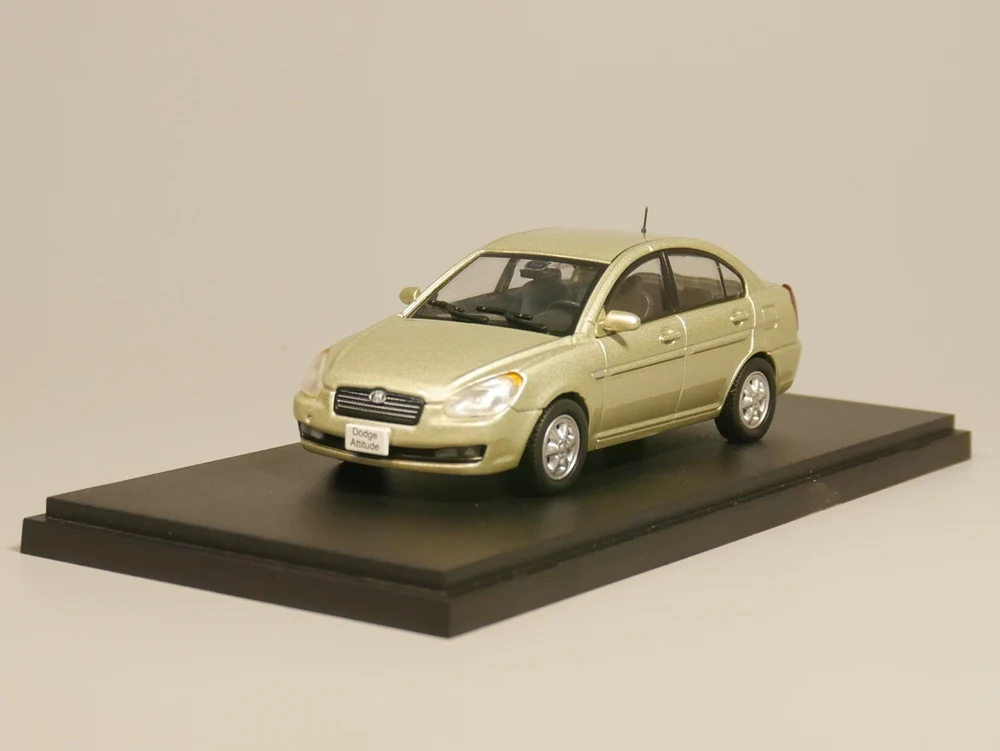 Ixo 1:43 Dodge Attitude литье под давлением модель автомобиля| |