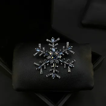 

High-End Snowflake Brooch Rhinestone Jewelry Retro Corsage Luxury Brooch Pin Men Women Badge Christmas Gift Clothing Accessories