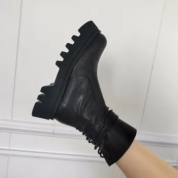 

British style and handsome boots women's new fall 2020 side zipper short boots, thick soled Black Mid boot fashion