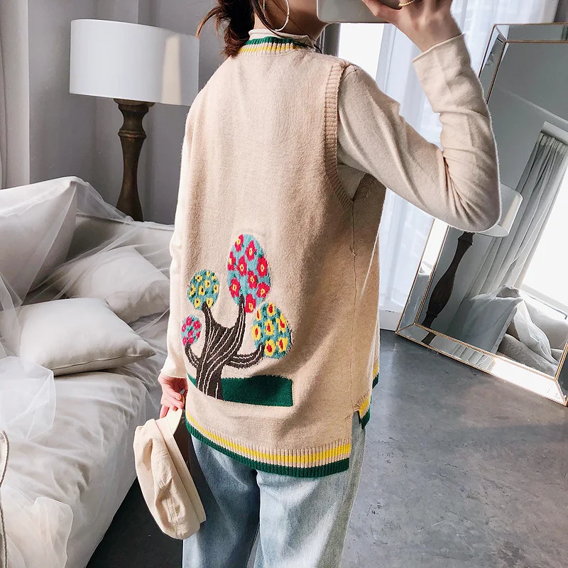 

Fall and Winter 2019 New Round-collar Head Literature and Art Fan Knitted vest Literature and Art Fan Embroidered Horse Clip