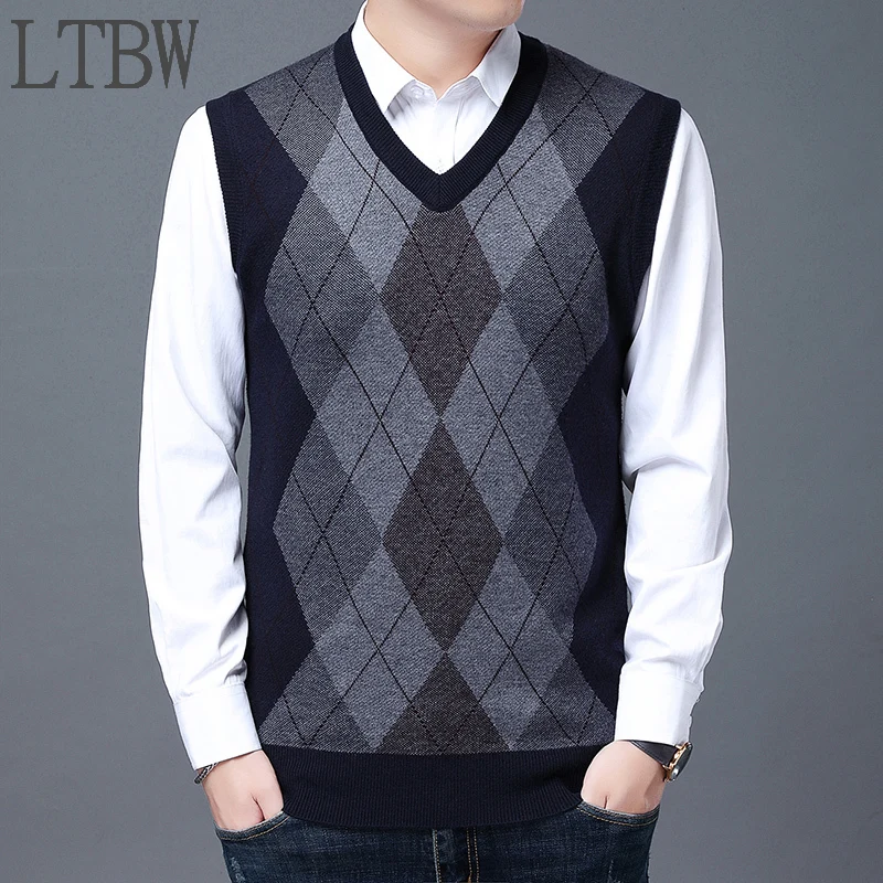 Autumn Diamond Plaid V-neck Cotton Tank Top For Men Luxurious Business Casual Shirt Men's Sleeveless Sweater Shirts