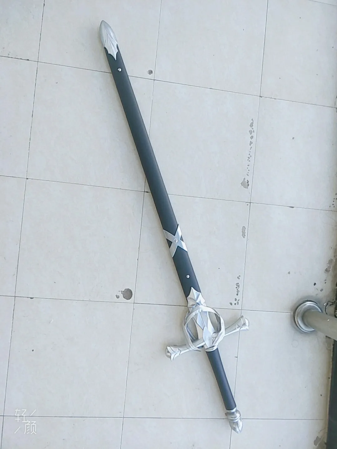 [Забавный] 115 см Косплей Fate Stay Night Saber Arthur Pendragon черный белый Excalibur меч оружие деревянный меч аниме вечерние костюмы