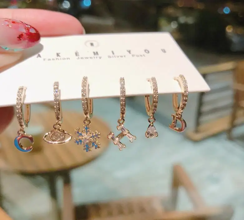 

Korean version of the personality of the snowflake letters with 6 sets of color zircon stud earrings chic ear accessories