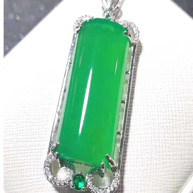 

Designer Euro-American style 925 Silver-inlaid Emerald Chalcedony Peaceful Safe Jade Brand Women's Necklace Hanging Parts Chain