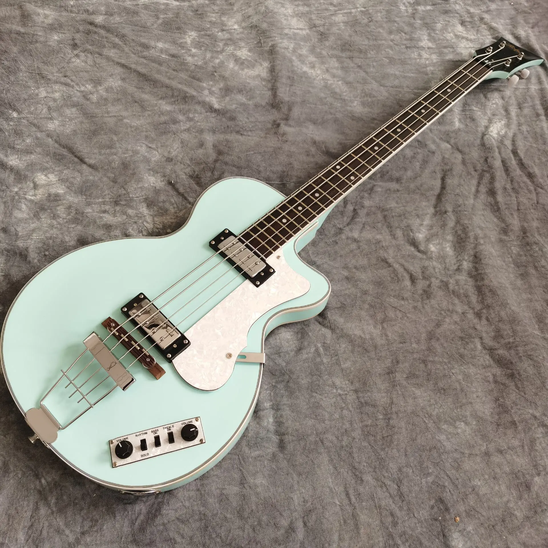 

Custom shop.jazz electric bass guitar,handmade 4 stings bass gitaar.Rosewood fingerboard.high quality pickups. real photos