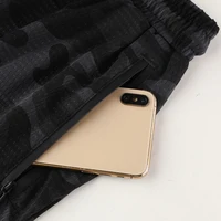 2021 سراويل الرجال الرياضية التمويه سستة جيب تشغيل السراويل شبكة سريعة الجافة التدريب اللياقة البدنية خمسة السراويل تنفس الصالة الرياضية السراويل 1