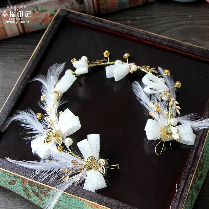 

Korean Style Bride Handmade Headdress White Feather Silk Yarn Hair Band Hair Accessories Garland Marriage Wedding Wedding Dress