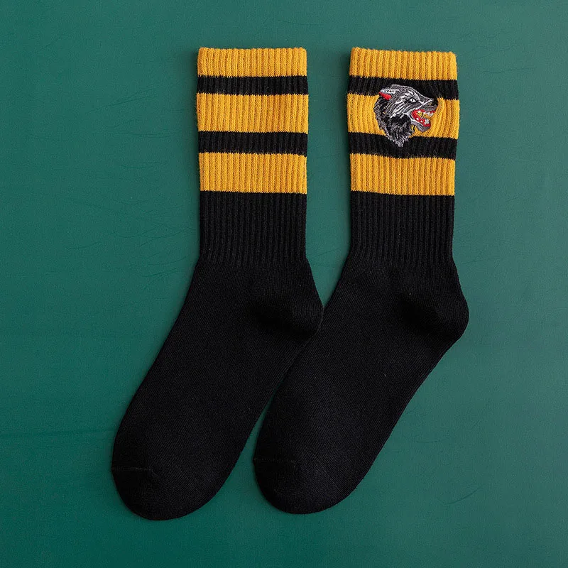 Носки с вышивкой головы волка для мужчин и женщин, носки для скейтборда, полосатые носки для колледжа, хлопковые сезонные носки, спортивные носки - Цвет: Черный