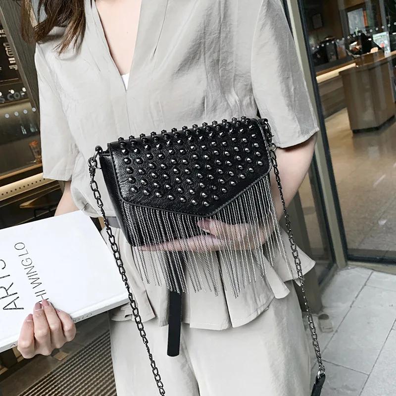 

Women Black Leather Messenger Bags Fashion Vintage Messenger Cool Rivets Diamond Shoulder Bags Tassel Crossbody Bags For Women