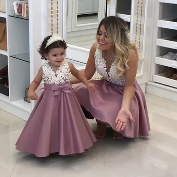 

Pearls Lace Top Mother Daughter Dress A-Line Baby Infant Gowns V-Neck Birthday Party Pageant Christmas Gown