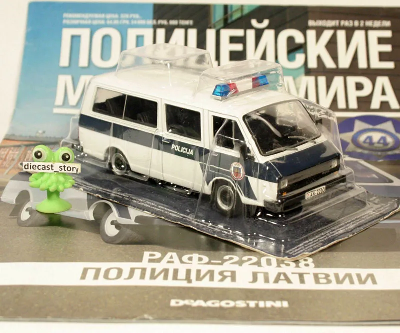 NEW 1/43 Scale RAF 22038 USSR BUS Pollice car Diecast Alloy toy model for collection gift