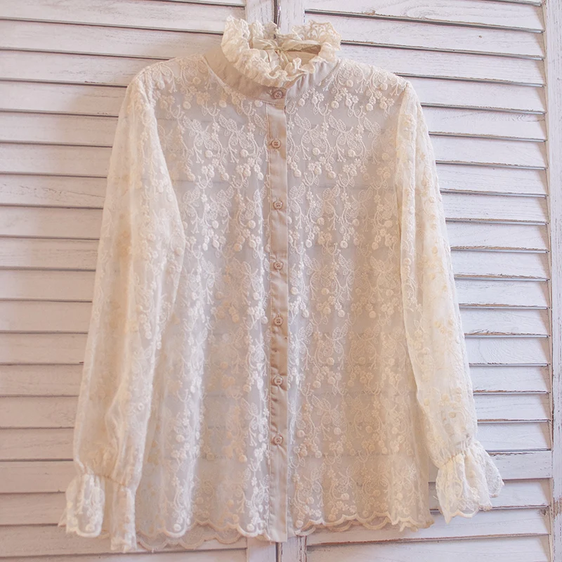 

Free Shipping 2020 Spring Autumn New Fashion 100% Cotton Lace Tops For Women Long Sleeve Loose Tees Beige Embroidery