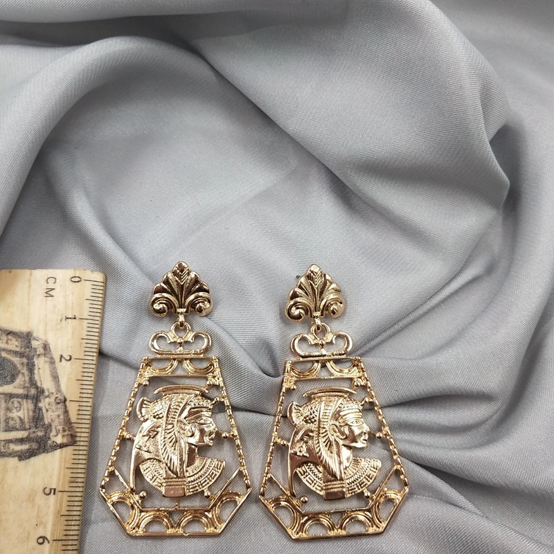 

European and American jewelry personality temperament, retro style, simple and elegant head portrait Earrings A98