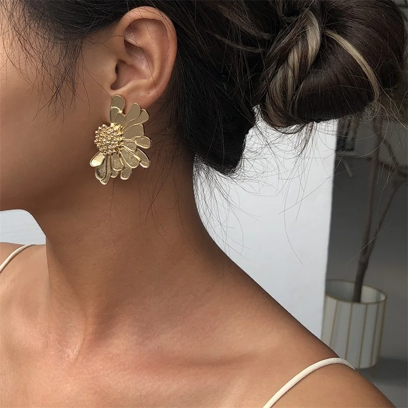New Product Earrings European And American Retro Alloy Flower Earrings Women Temperament Pattern Flower
