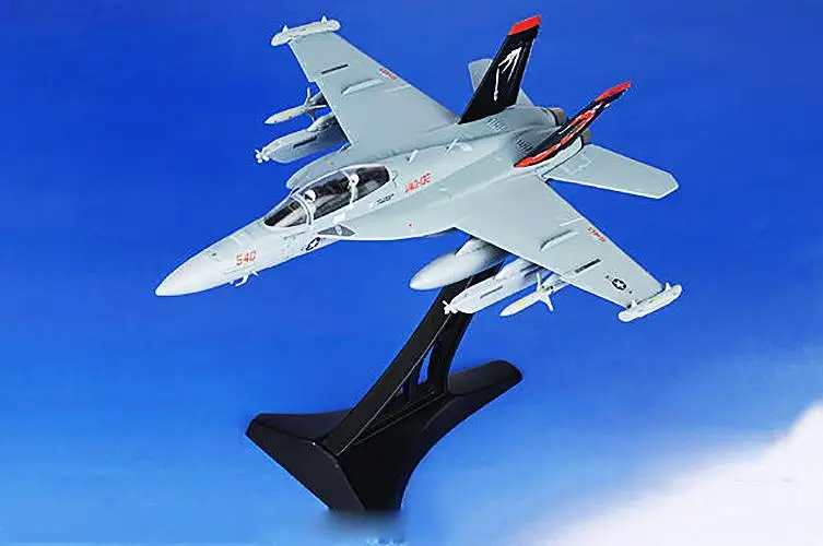 Остроумный EA-18G Ворчун VAQ-132 скорпионы COMVAQWINGPAG CO US NAVY 1/72 модель самолета