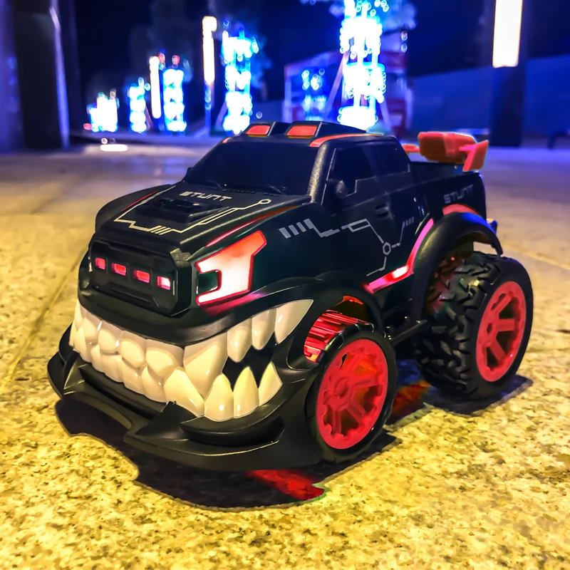 Радиоуправляемый автомобиль Вождение спортивные автомобили привод 2,4 г 360 ° поворотный пульт дистанционного управления автомобиль дьявол большой зуб внедорожная электрическая игрушка для детей подарок - Цвет: Red