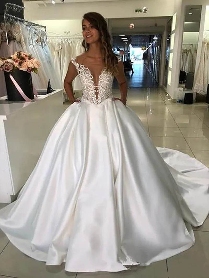 Robe de Cocktail de Mariage en Dentelle à Col en V et Coupe Princesse avec Appliques