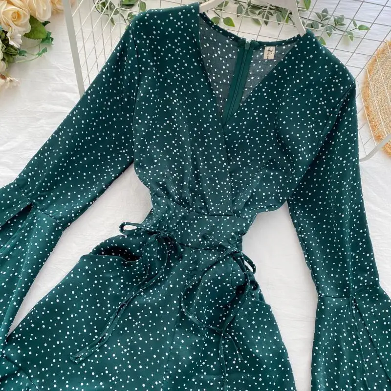 2020 New Beach Skirt Pants Seaside Holiday Jumpsuit Female Fashion Trumpet Sleeves Waist Waist Was Thin Wave Dot Dress  G1481