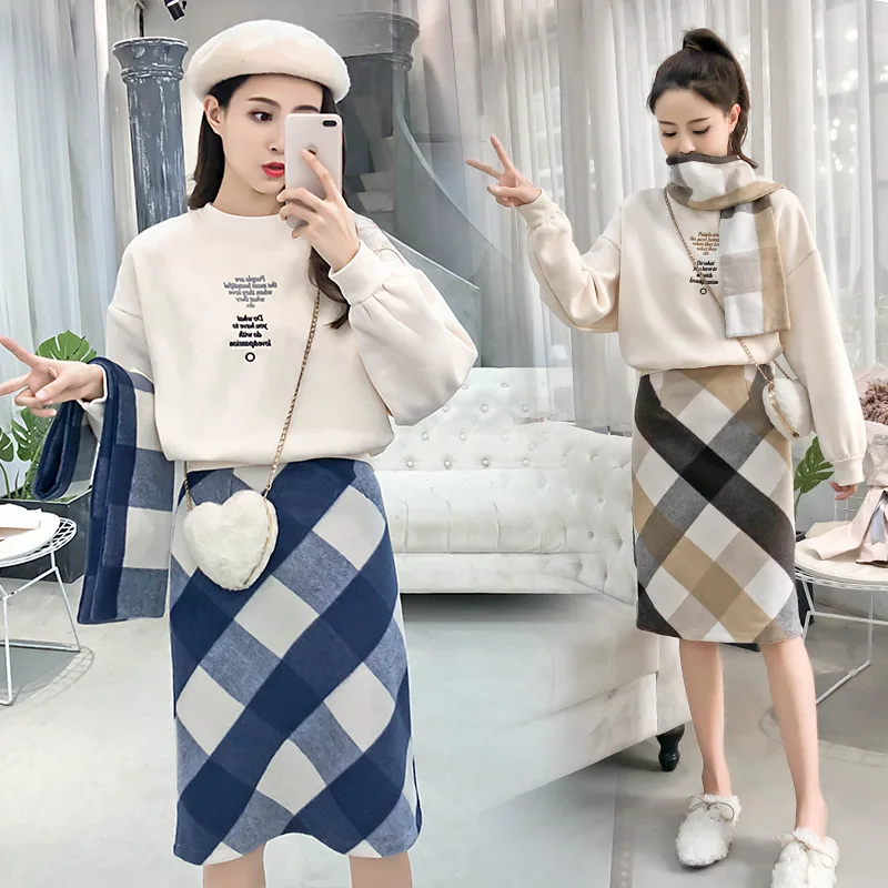 

2018 Winter New Style Embroidered plus Velvet Hoodie Three-piece Set Plaid Woolen WOMEN'S Suit Gift Scarf