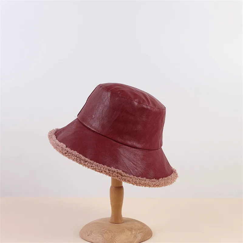 Осенняя и зимняя одноцветная модная утолщенная шапка из искусственной кожи, зимняя теплая шапка-ведро для женщин 129 - Цвет: wine red